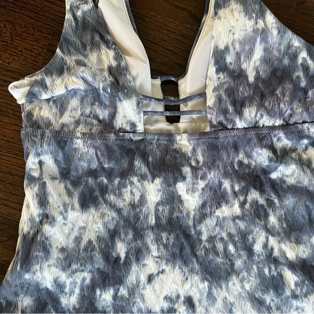 Athleta, Women's Telum 2 piece Blue Tie-Dye Swim Set, Size M EUC